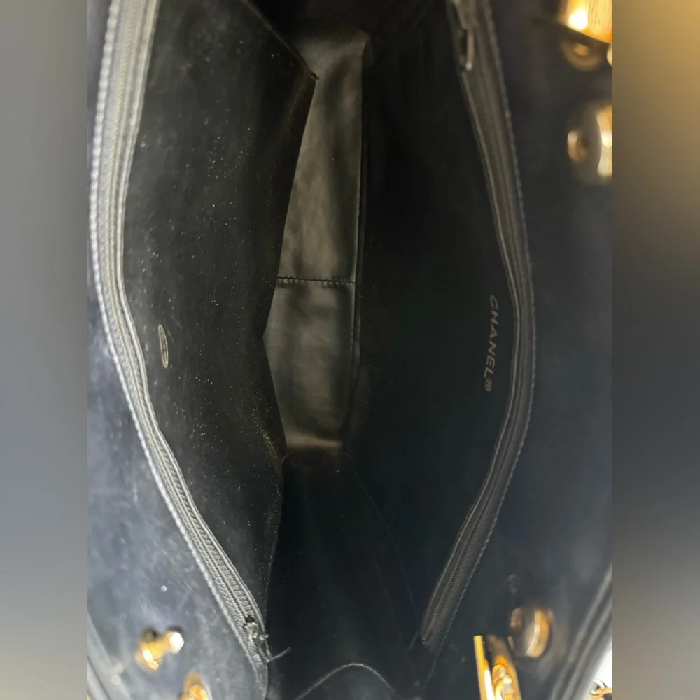 CHANEL Vintage Medallion Tote Black Quilted Lambskin Gold Chain Shoulder Bag - Picture 9 of 16